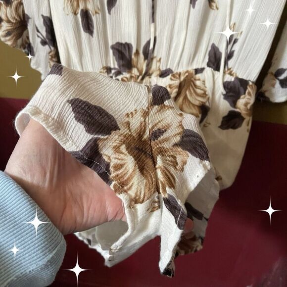 ONEILL size S jumpsuit (shorts) crepe floral lace up front key hole back. - Picture 6 of 7